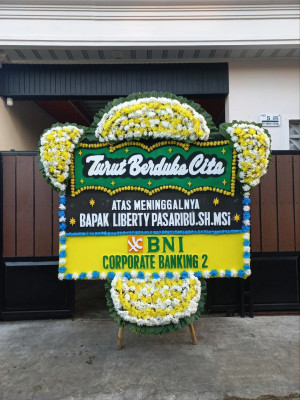 Papan Bunga Duka di Satria