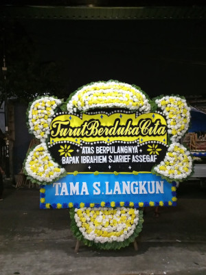 Papan Bunga Duka di Satria