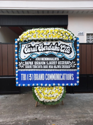 Papan Bunga Duka di Satria
